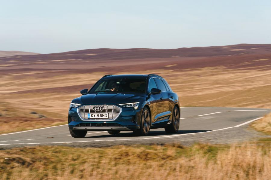  Audi e-tron 55 Quattro 2019 года  (UK) (фото 25 из 40)